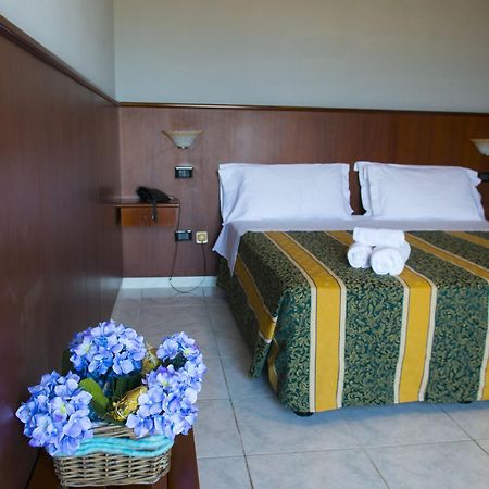 Hotel Dei Pini Porto Empedocle Ngoại thất bức ảnh