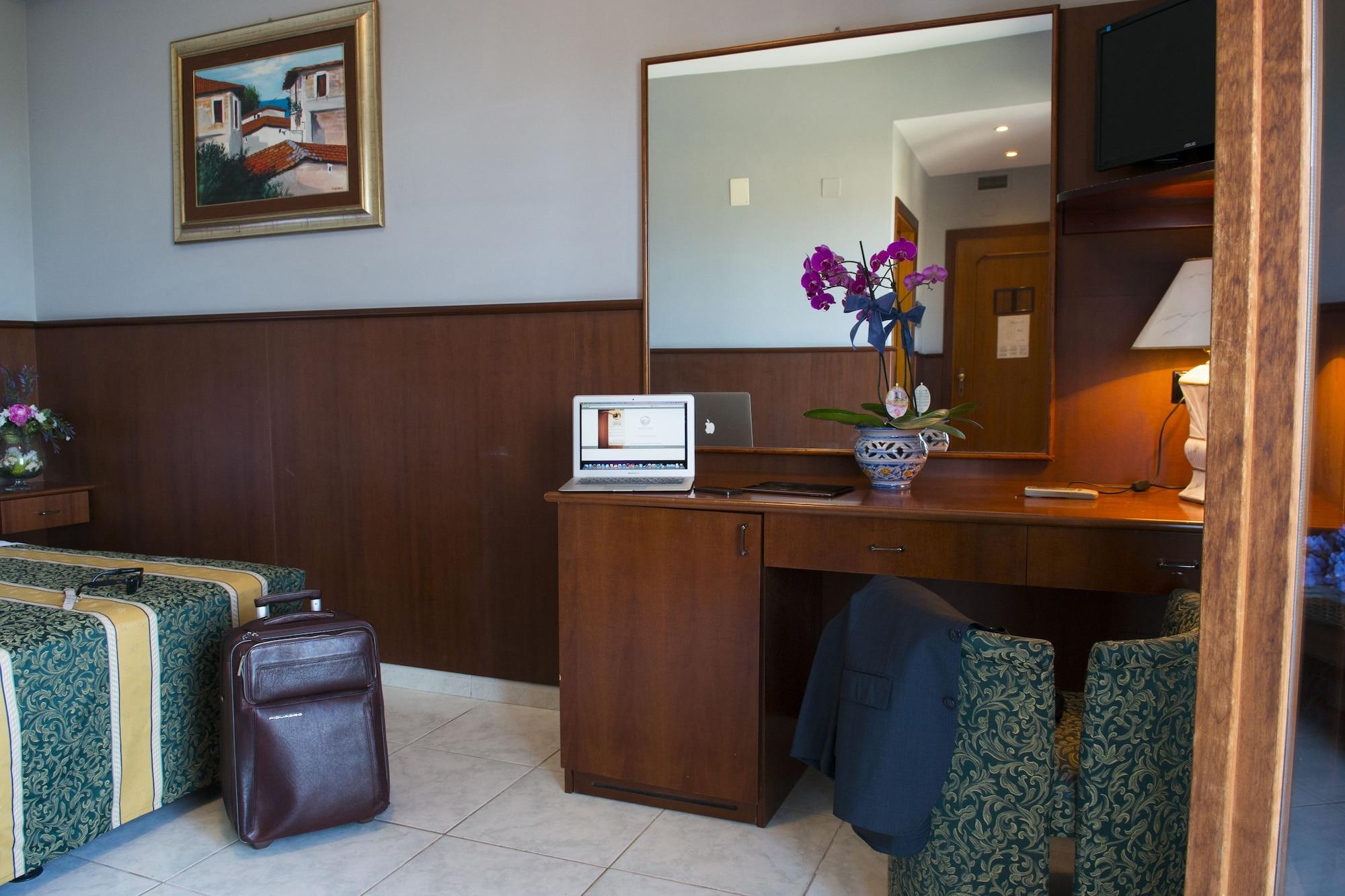 Hotel Dei Pini Porto Empedocle Ngoại thất bức ảnh