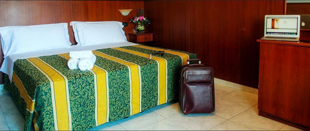 Hotel Dei Pini Porto Empedocle Ngoại thất bức ảnh